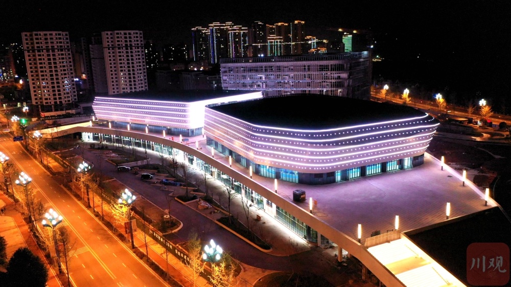 特色篮球文化与城市夜景融合，打造城市新地标的简单介绍