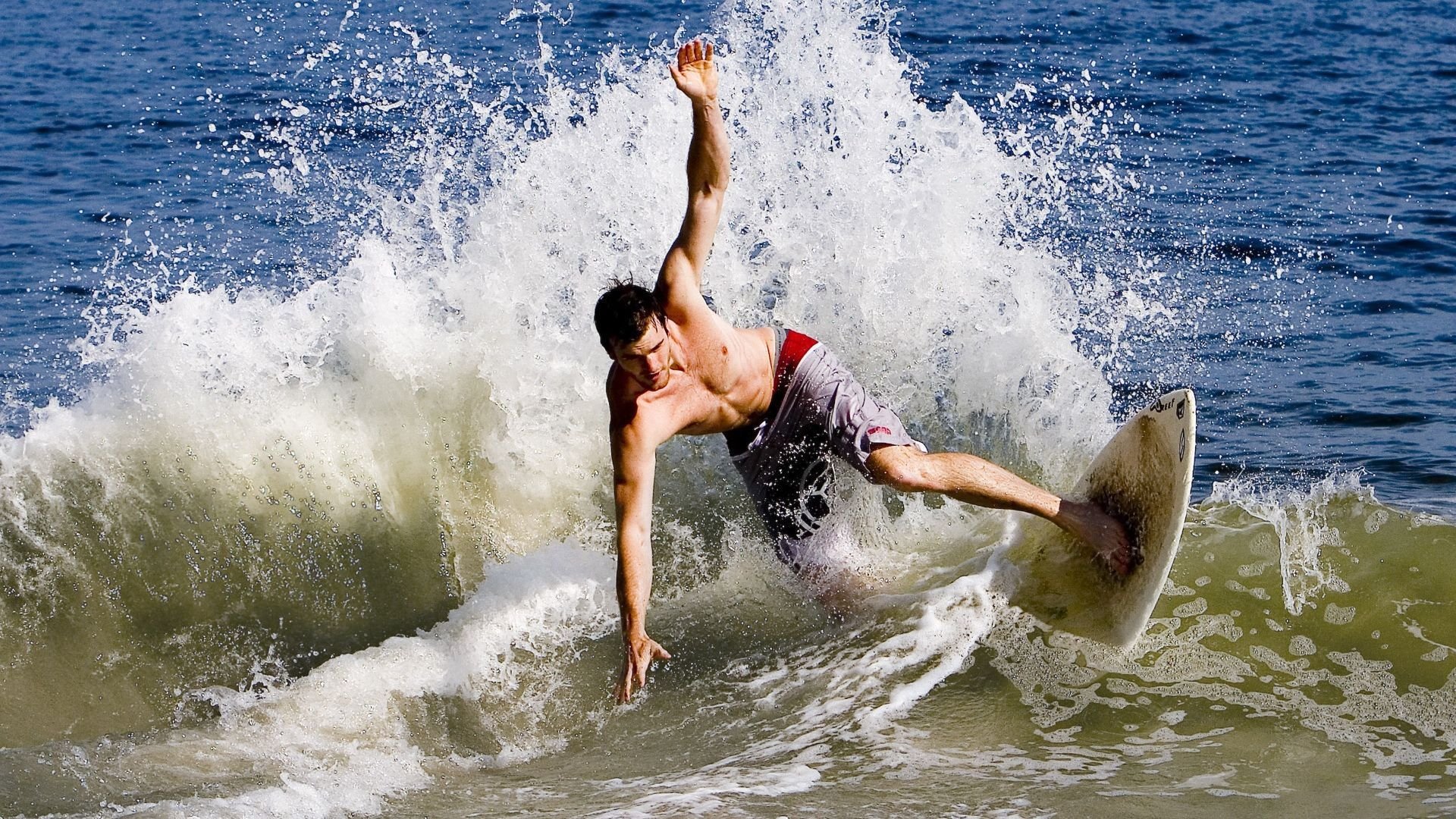 九游娱乐APP-弗鲁米嫩塞中场安德烈在南美超级杯中发挥关键作用，助球队夺冠