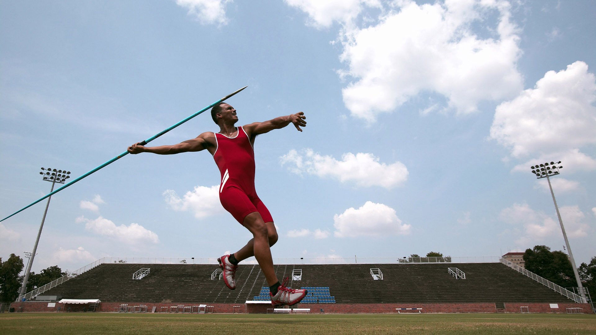 高端装备加持：技术提升比赛水平，高端装备项目
